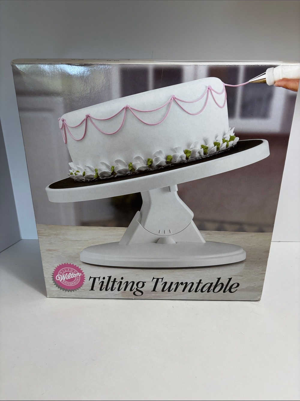 Wilton White Cake Tilting Turntable for Decorating